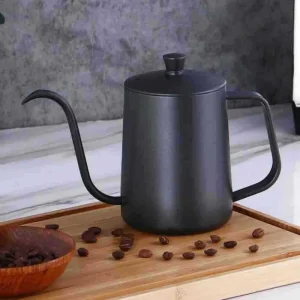 Black-mini-kettle-600-ml-kapakli